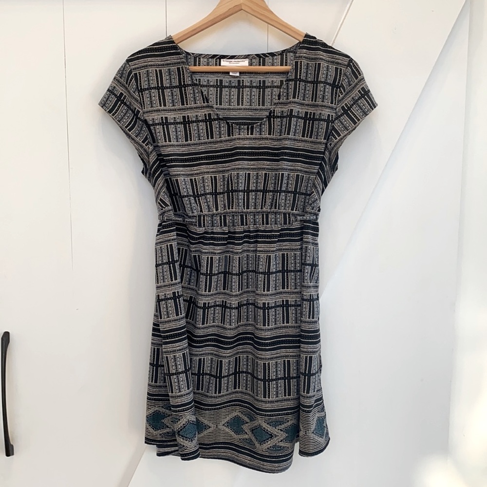 Women’s Liz Lange maternity gray tie waist top size medium